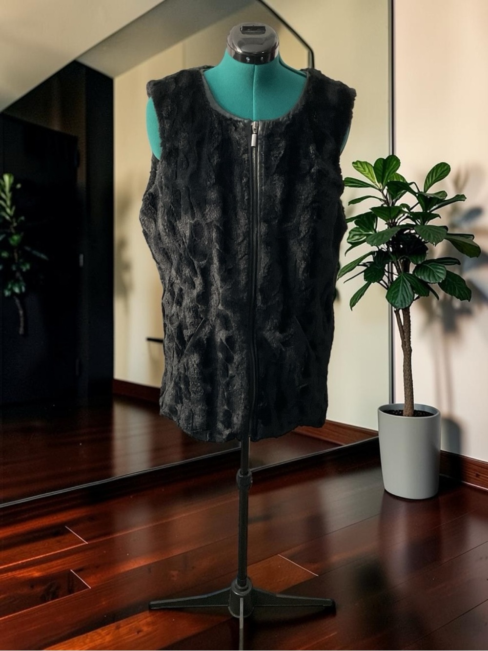 Style & Co. Black Faux Fur Zip-Up Vest P:23” L:28”